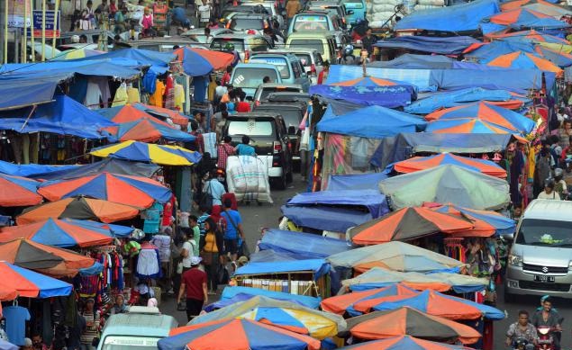 Satpol PP Terus Melakukan Penertiban Agar Bazar Nyaman 
