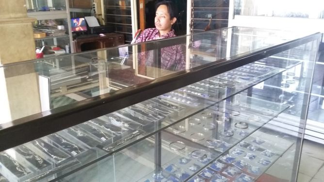 Rupiah Melemah, Pendapatan Perajin Perak Terus Merosot