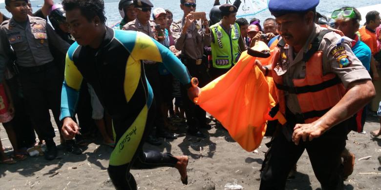 Ibu dan Anak Ditemukan Tewas Berpelukan di Dalam Kapal Karam 