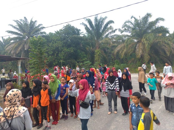 JALAN SANTAI MAHASISWA KUKERTA UNIVRAB ft WARGA KELURAHAN MAHARANI