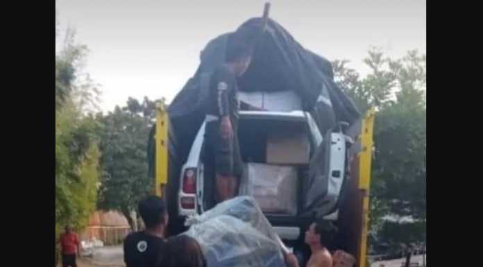 Masih Nekat, Warga Manado Akali Mobil Masuk ke Truk Tronton Demi Mudik