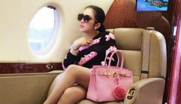 Wou…. Baju Syahrini Tembus Pandang