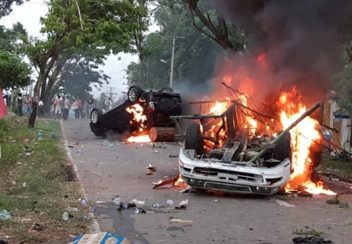 Pembagian BLT Ricuh, Massa Demo, Bakar Mobil dan Motor