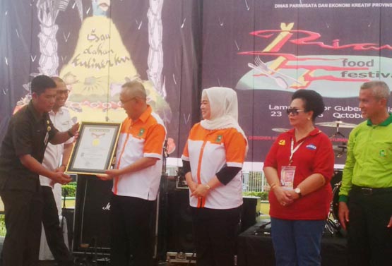 Penghargaan Diterima Gubri, 369 Olahan Sagu Riau jadi Rekor MURI