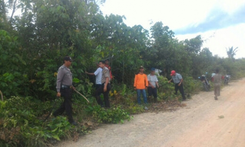 Bersenjata Lengkap, 300 Warga Tasik Putri Puyu Kepulauan Meranti Turun ke Jalan Poros 