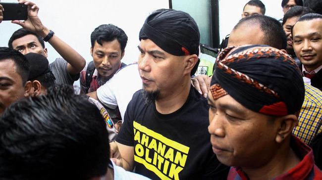 Ahmad Dhani Bungkam Saat Digiring ke Rutan Surabaya 