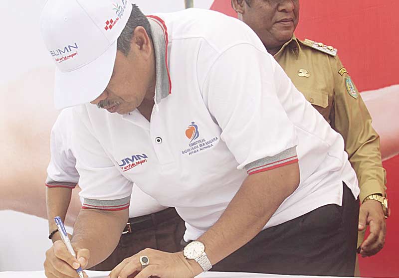 Alfedri Teken Kesepakatan Replanting Kebun Sawit Masyarakat