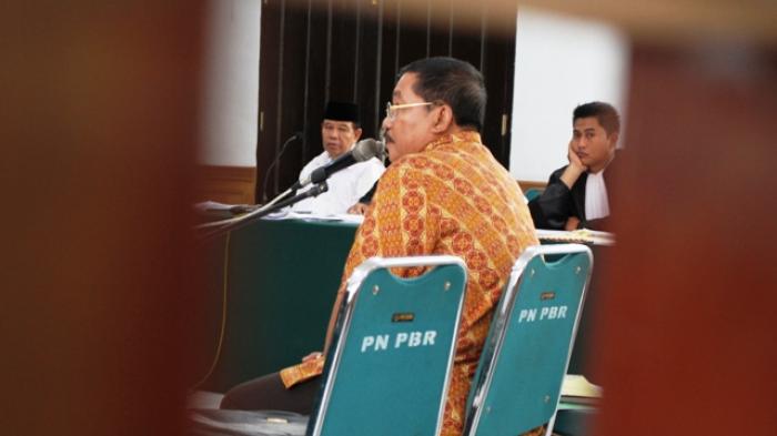 6 Jam Diperiksa, Mantan Bupati Pelalawan Dicecar 70 Pertanyaan Oleh Penyidik Polda Riau 