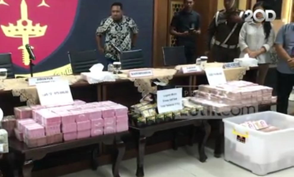 Penggeledahan Eks Pejabat MA Zarof Ricar Penyidik Jampidsus Sita Duit Rp 920 M dan 51 Kg Emas