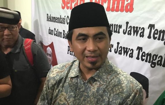 Keluarga Mbah Moen Bertolak ke Makkah untuk Berziarah