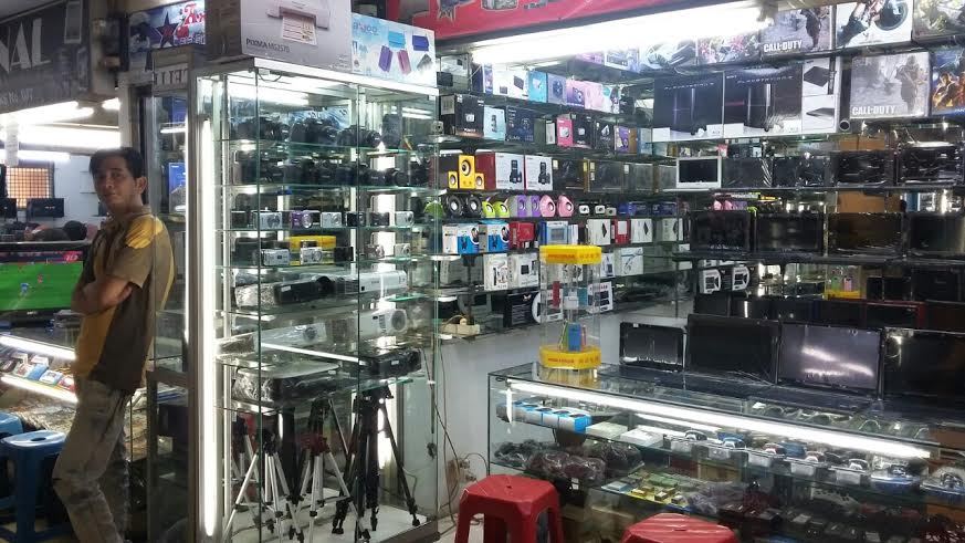 Rupiah Melemah, Pedagang Elektronik Bingung Tentukan Harga 
