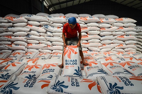 20.000 Ton Beras Bulog Dijual Murah 