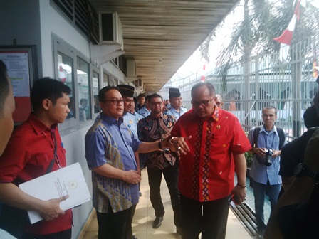 Kunjungi Lapas Pekanbaru, Anggota Komisi III DPR RI Temu Kangen dengan Mantan Gubri Rusli Zainal
