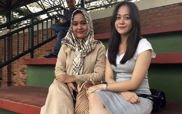 Dua Penggawa Timnas Indonesia Disambangi Kekasih 