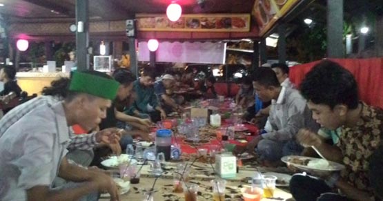 HMI dan KAHMI Rohul Jalin Silaturahmi dengan Buka Puasa Bersama
