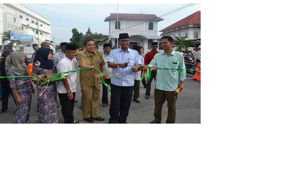 Bupati Suyatno Resmikan Pasar Ramadan