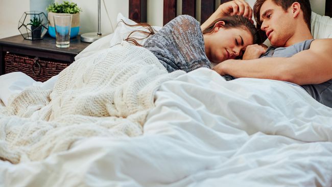 Tidur Bermesraan Dapat Picu Kelumpuhan Otot 