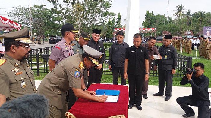 Bupati Siak Riau Lantik 1.859 Satlinmas 