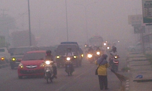 Setelah Jokowi Turun ke Sumatera, Kabut Asap di Pekanbaru Makin Pekat, Jarak Pandang 40 Meter 