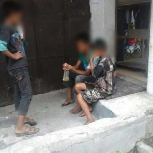 Aksi Tiga Bocah di Tengah Keramaian Pasar Ini Bikin Masyarakat Tembilahan Geleng-geleng