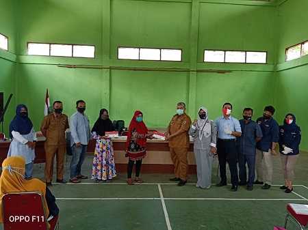 Dinas Sosial Bagikan Kartu KKS Tahap 2 Kepada 223 KPM Di Pkl Lesung
