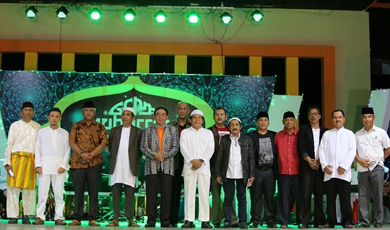 Kembangkan Potensi Seni, Bupati Inhil Ikut Baca Puisi Bersama Sejumlah Penyair 