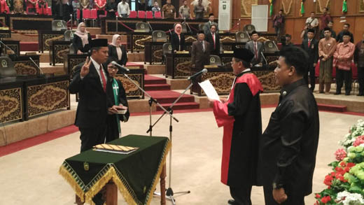 Pelantikan Kordias Pasaribu Sebagai Pimpinan DPRD Provinsi Riau