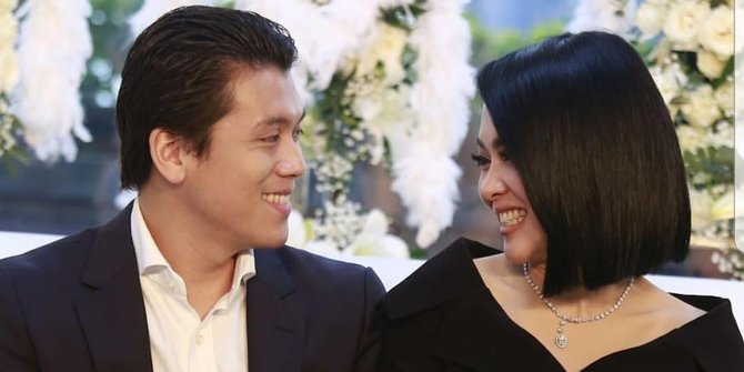 Hubungan Syahrini-Reino Barack, Berawal Dari Konser Berlabuh di Pelaminan