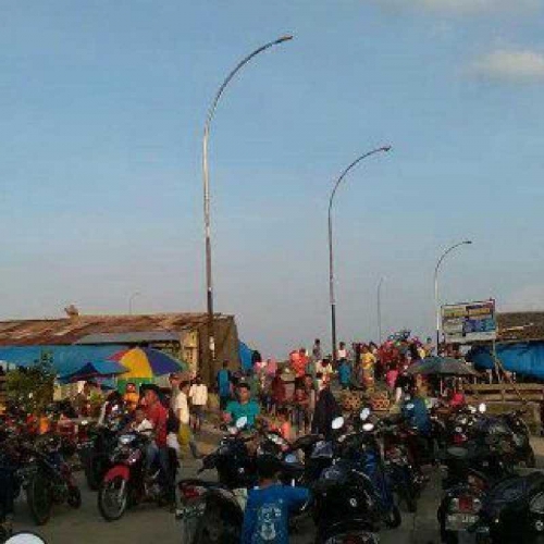 Tak Kunjung Digunakan, Pelabuhan Parit 21 Jadi Tempat Warga Tembilahan Habiskan Waktu Liburan 