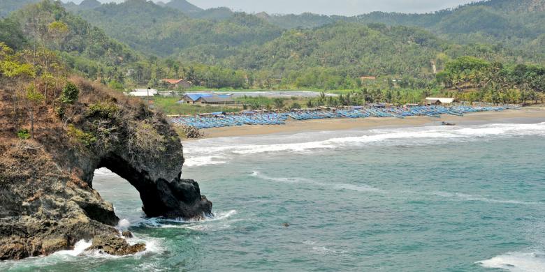Garis Pantai Selatan di Kebumen, Potensial untuk Wisata Baru 