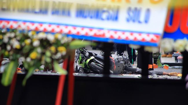 Poster Sindiran Cara Warga Solo Tolak Teror Bom