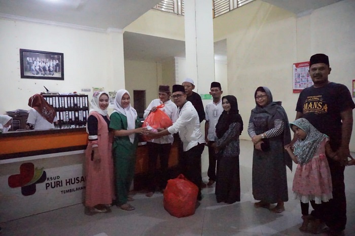 IKA SMANSA Tembilahan Hulu Bagi-bagi Takjil