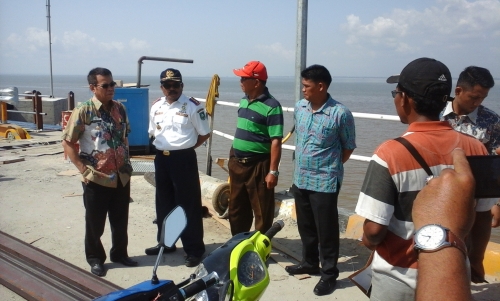 Dikritik Masyarakat Dermaga Baru, Kadishubkominfo Salahkan Kondisi Geografis Pantai Bengkalis 