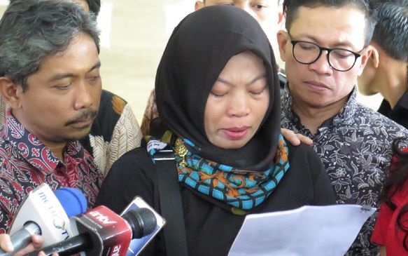 Terbang dari Lombok, Baiq Nuril Bakal Bertemu Jokowi