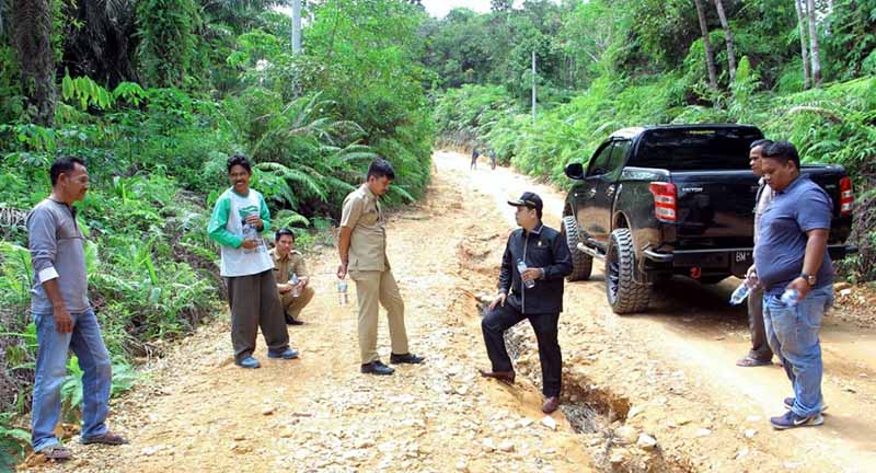 Ferdios Gusni Perjuangkan Perbaikan Jalan Menuju Desa Pangkalan Indarung