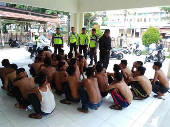 Tawuran dan Saling Lempar Batu, 15 Remaja Diamankan Polresta Pekanbaru