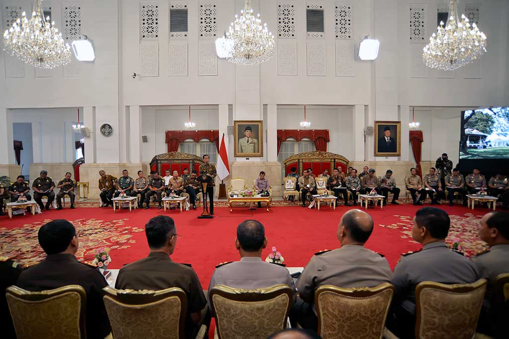Jokowi Sebut Jaksa dan Polisi Sering Tak Patuhi Perintahnya