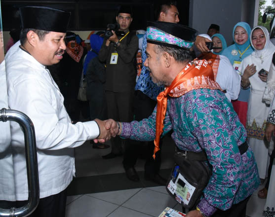 Bupati dan Wabup Bengkalis Lepas 445 JCH di Embarkasi Batam