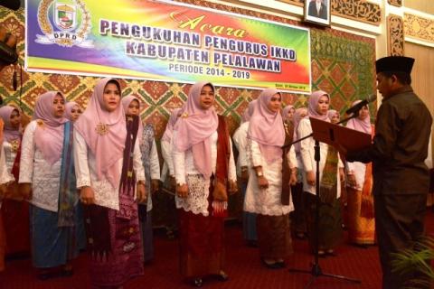 Ketua DPRD Nasarudin Lantik Pengurus IKKD Pelalawan