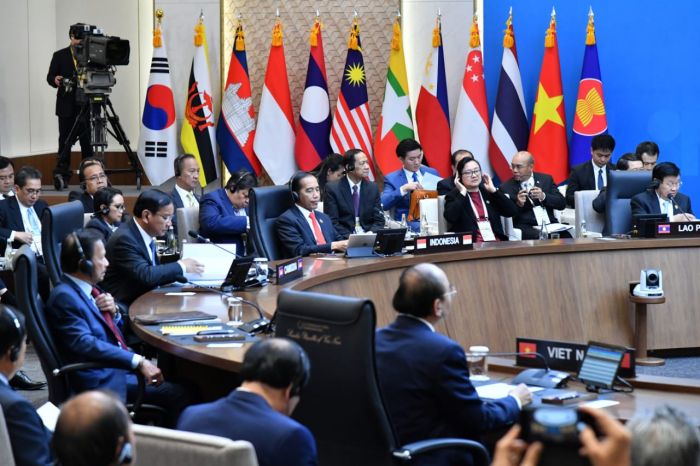 Jokowi Dorong Kerja Sama Hard dan Soft Connectivity ASEAN-Korsel 