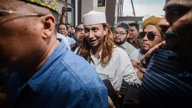 Bahar bin Smith, Hina Jokowi Hingga Vonis Tiga Tahun Bui
