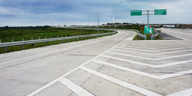 Di Lampung, Jokowi Resmikan Tol Terpanjang di Indonesia