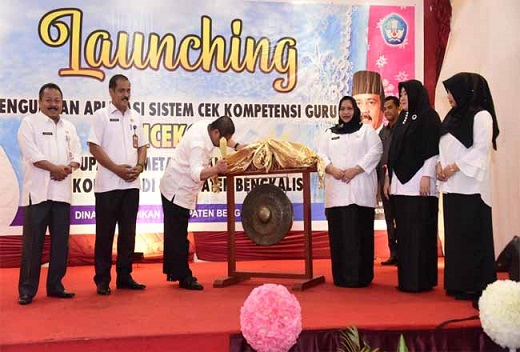 Dilaunching Bupati Amril, SiCekgu Aplikasi untuk Mensejahterakan Guru