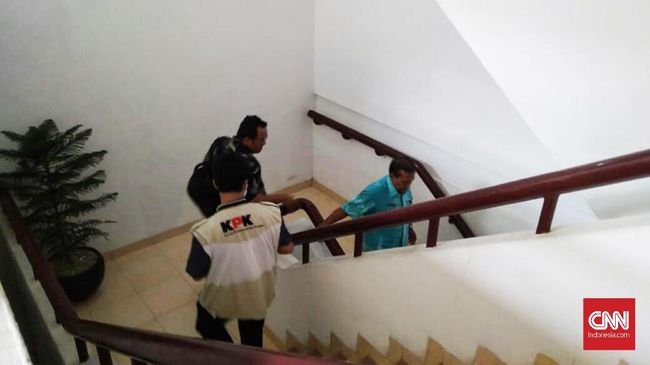 Penyidik KPK Geledah Ruangan Wali Kota Medan