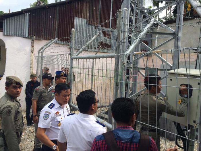 Disaksikan DPRD, Pemko Pekanbaru Segel Tower Provider Three di Kecamatan Tampan 