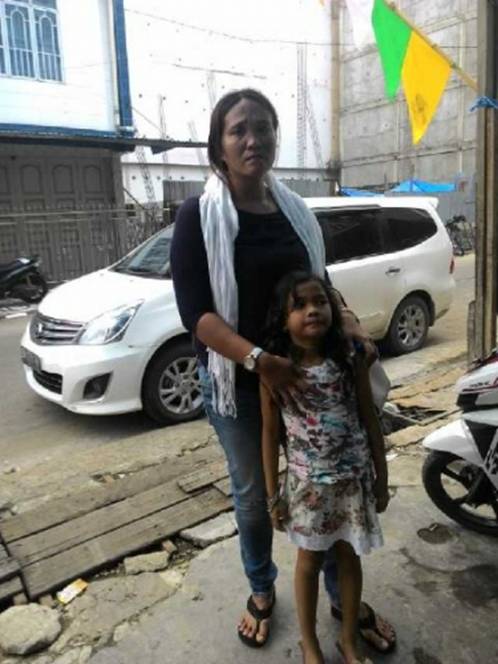 Ibu Satu Anak Berurai Air Mata Tinggalkan Mapolres Inhil
