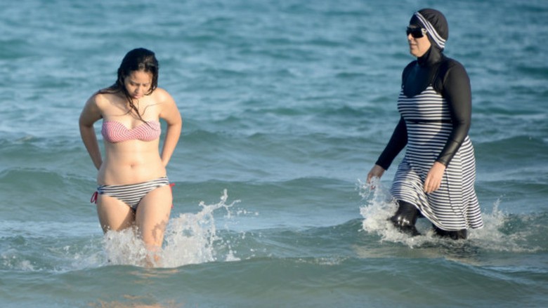 Perempuan Australia Diusir dari Pantai Prancis karena Burkini 