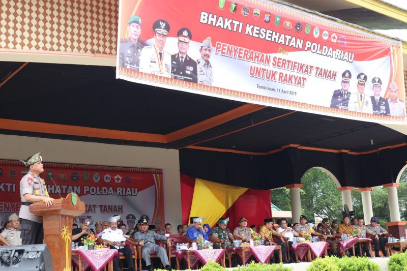 Kapolda Riau beri bantuan 4000 paket sembako pada masyarakat Inhil 