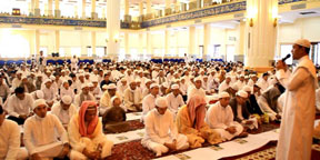 Puluhan Ribu Umat Islam Ikuti Pelaksanaan Shalat Idul Adha di Masjid Agung Rohul