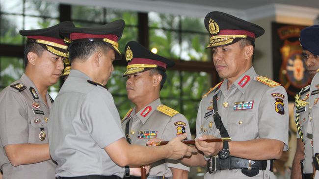 Kapolda Riau Dicopot